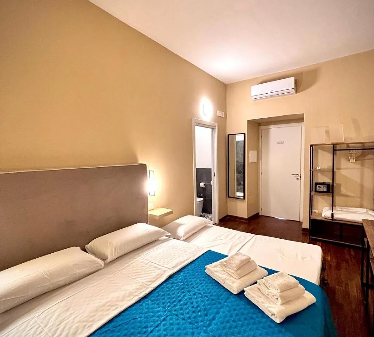 Bed & Breakfast Le Vie Di San Pietro Guest House Rome Italy