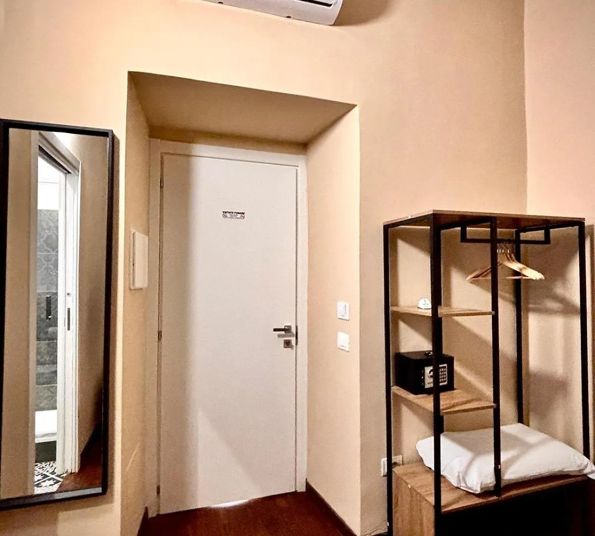 Bed & Breakfast Le Vie Di San Pietro Guest House Rome Italy