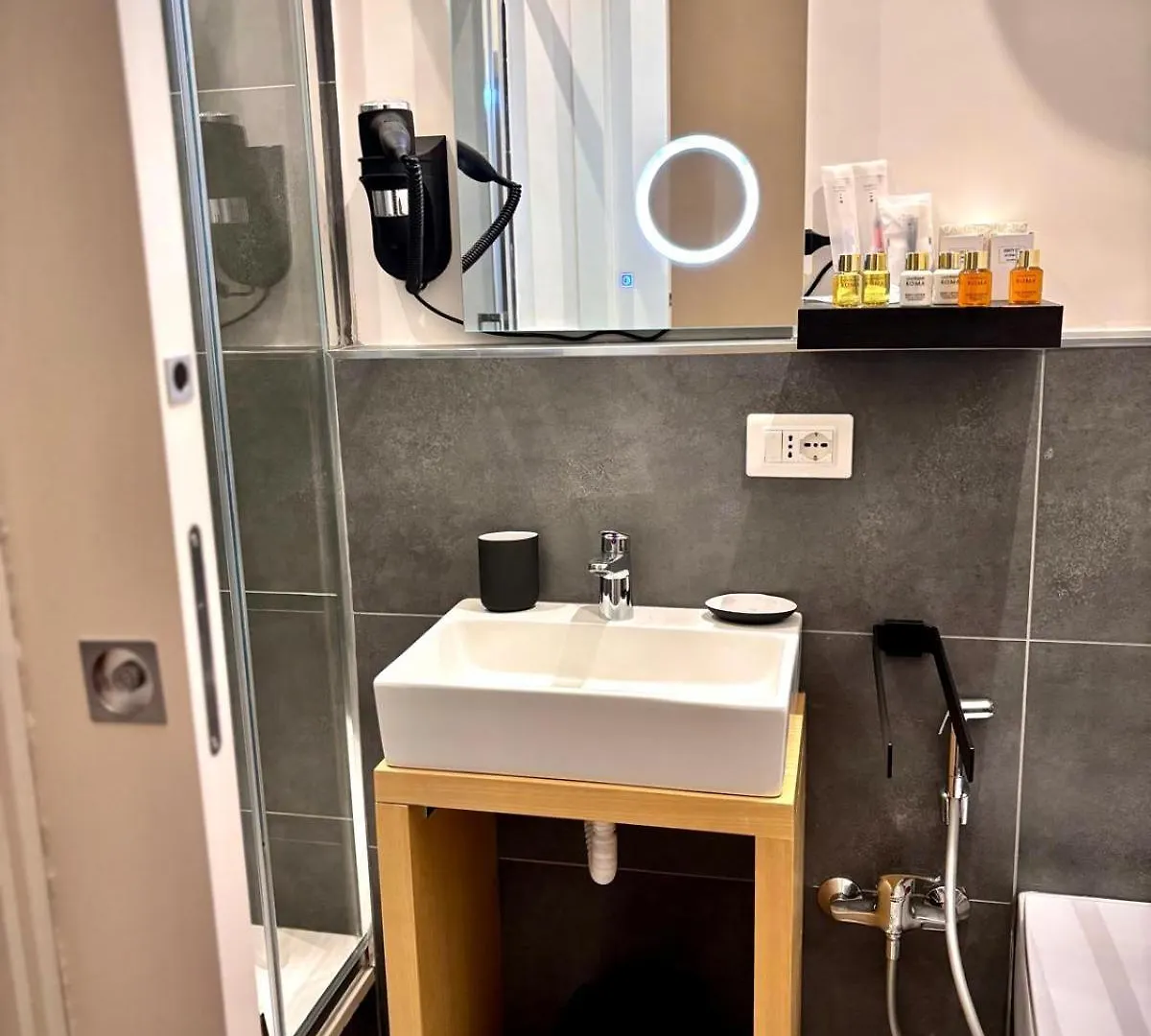 Le Vie Di San Pietro Guest House Rome Bed & Breakfast