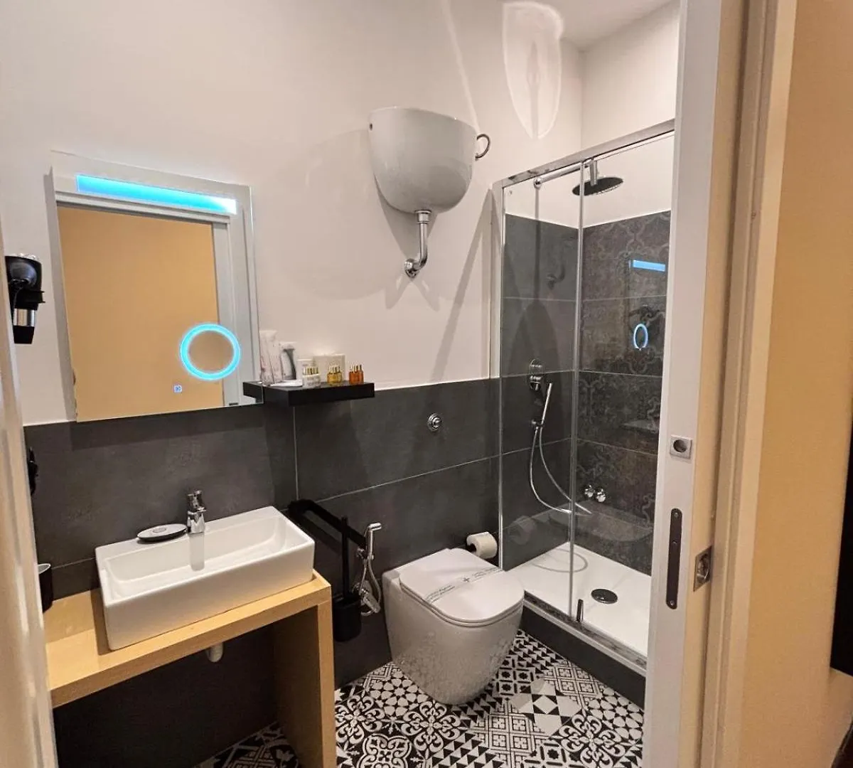 Le Vie Di San Pietro Guest House Rome Italy
